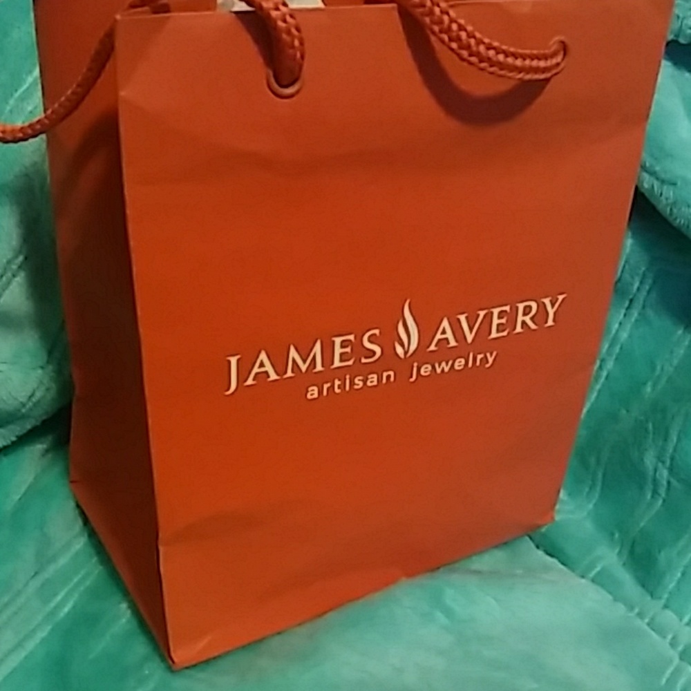 FREE w/ purchase Gift bag, small petite. MUST BUNDLE TO RECEIVE FREE.